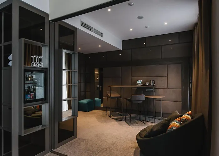Noble Boutique Hotel Луцьк